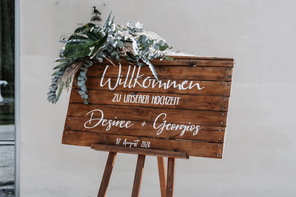 Elegant wooden wedding sign with greenery for Desiree and Georgios' big day.
